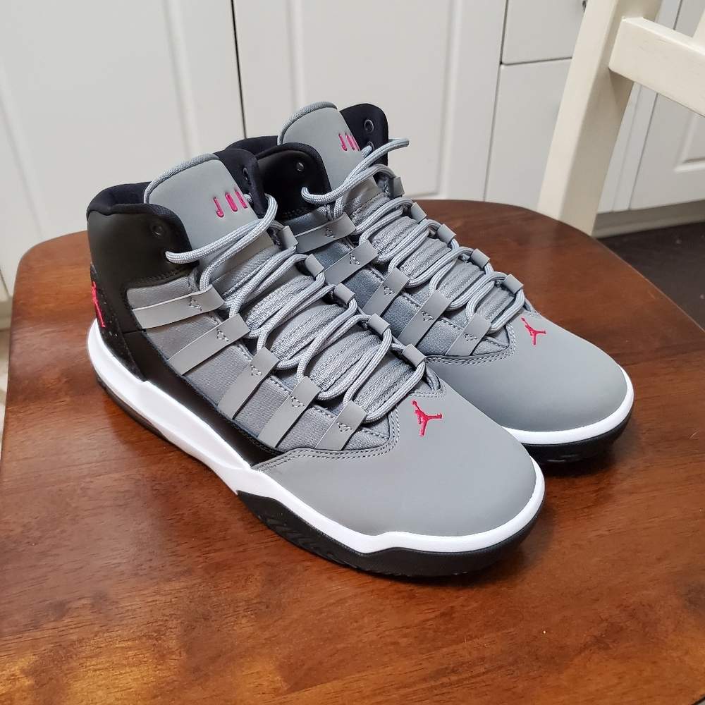 Air Jordan Aura Size 6.5Y